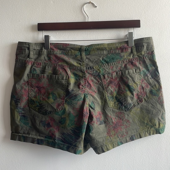Floral Shorts Size 18 Faded Glory - Picture 3 of 5